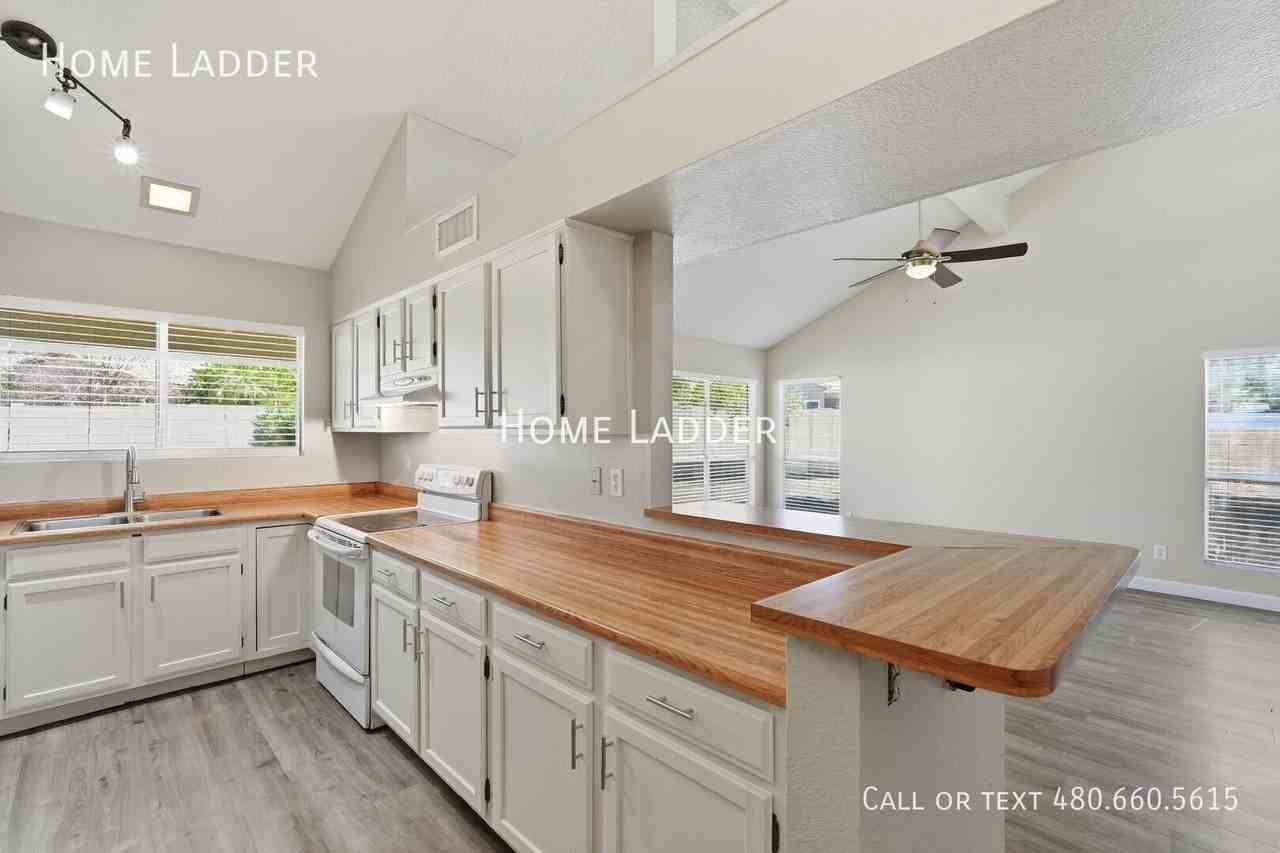 745 N Hazelton Dr - Photo 7 of 50