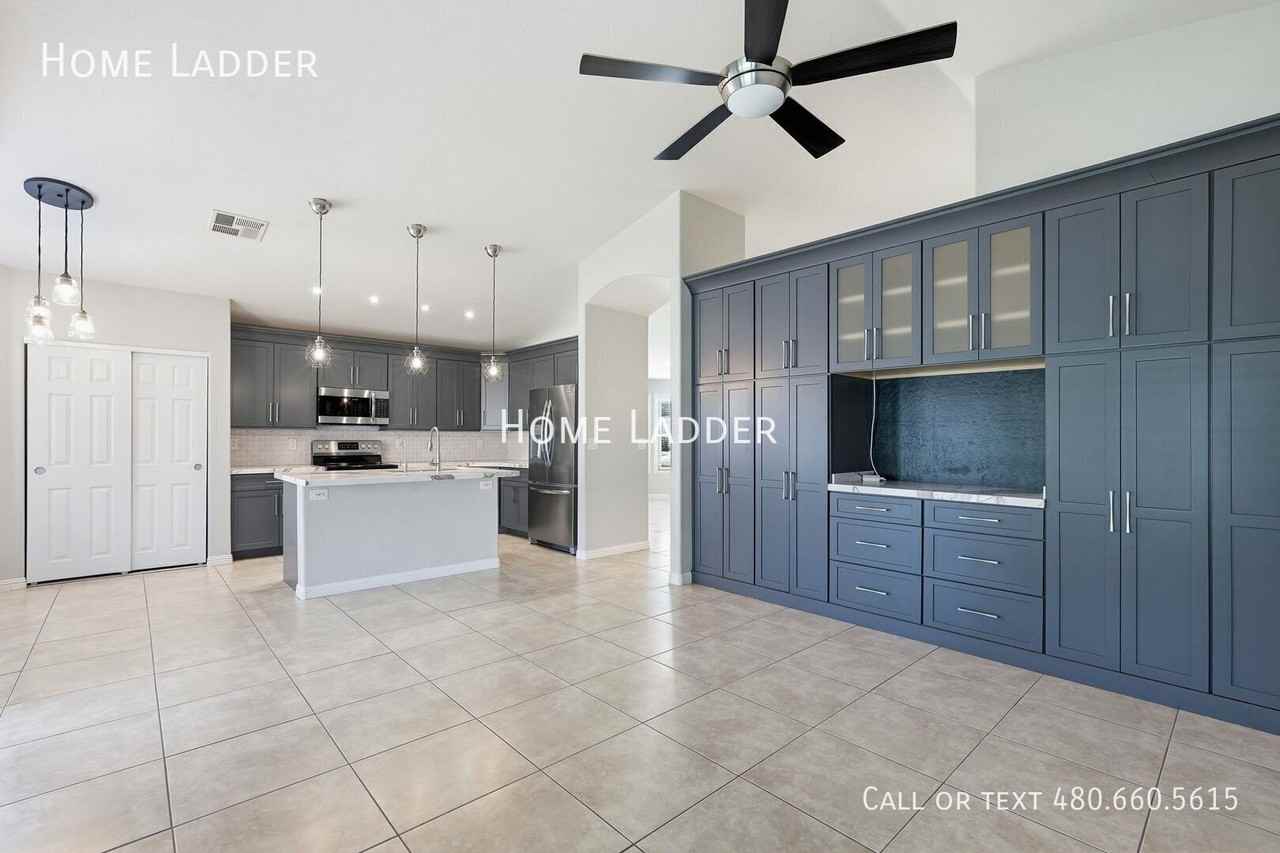 470 W Scott Ave - Photo 3 of 50