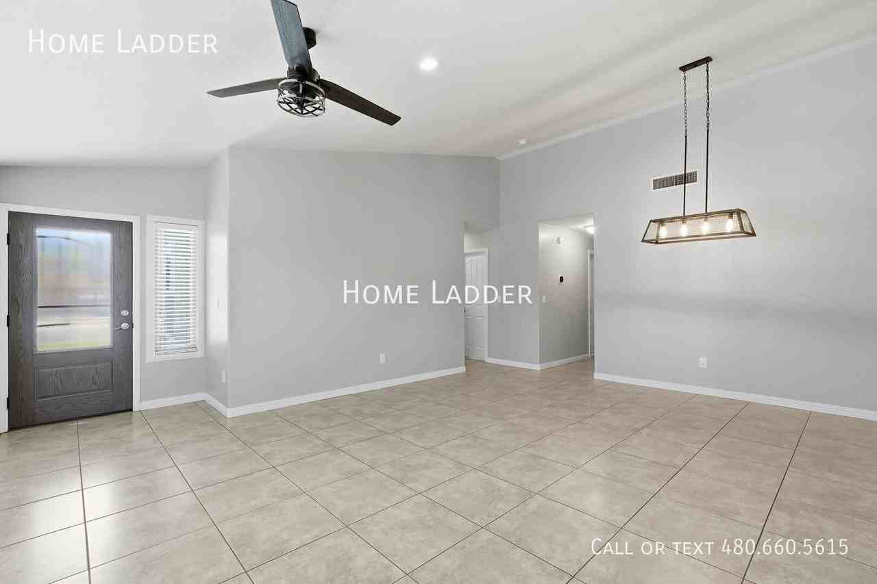 470 W Scott Ave - Photo 4 of 50
