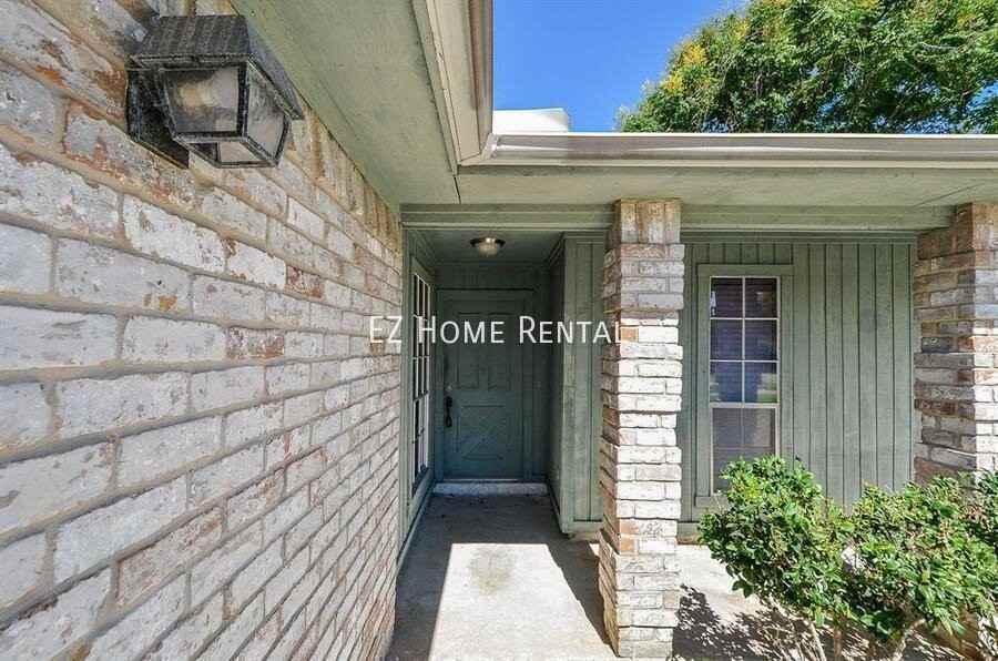 13326 Pantano Dr - Photo 2 of 32