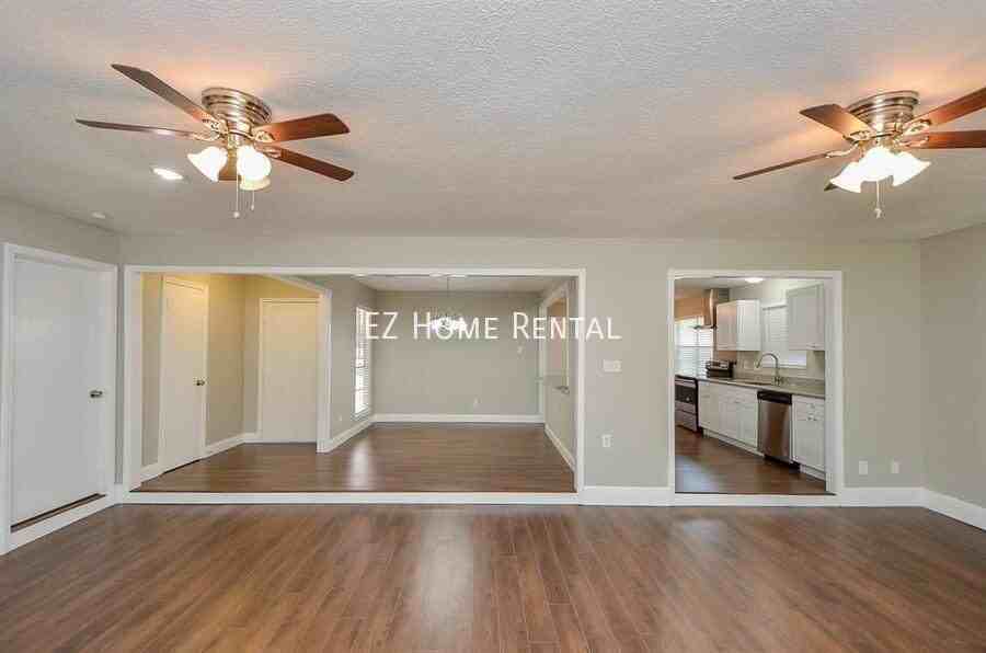 13326 Pantano Dr - Photo 3 of 32