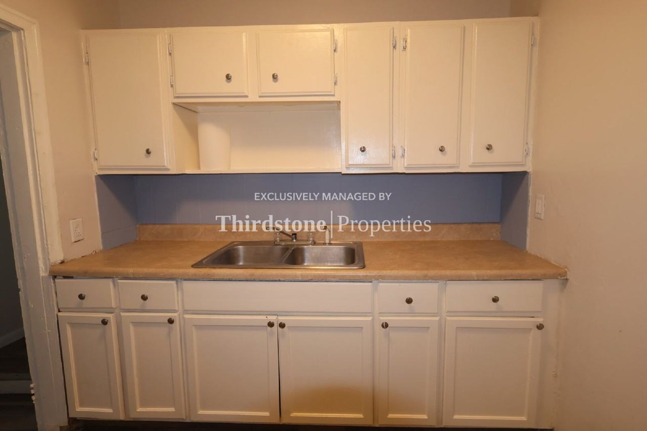 1066 W 13th St - Photo 2 of 19