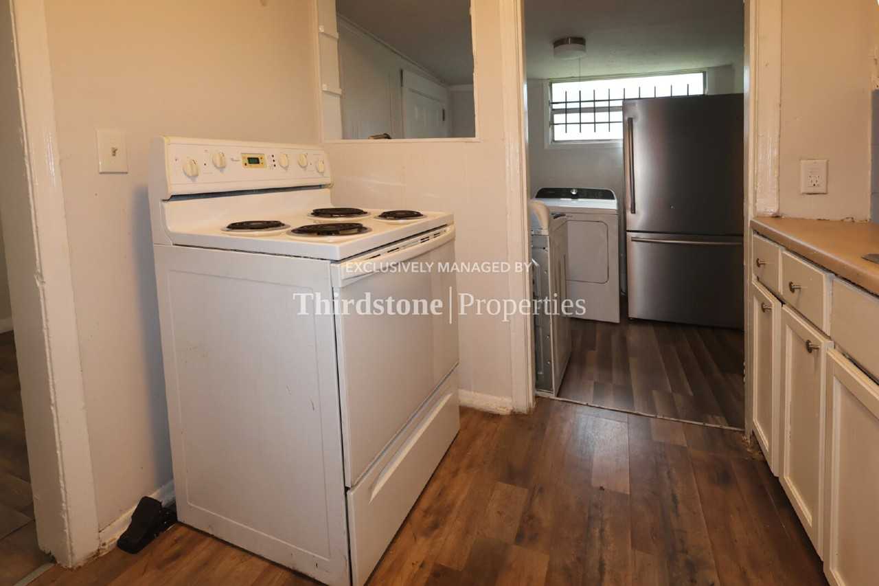 1066 W 13th St - Photo 3 of 19