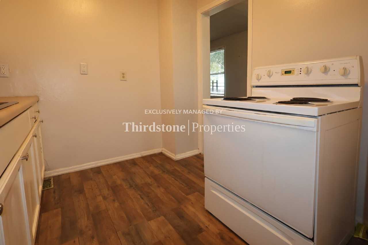 1066 W 13th St - Photo 7 of 19