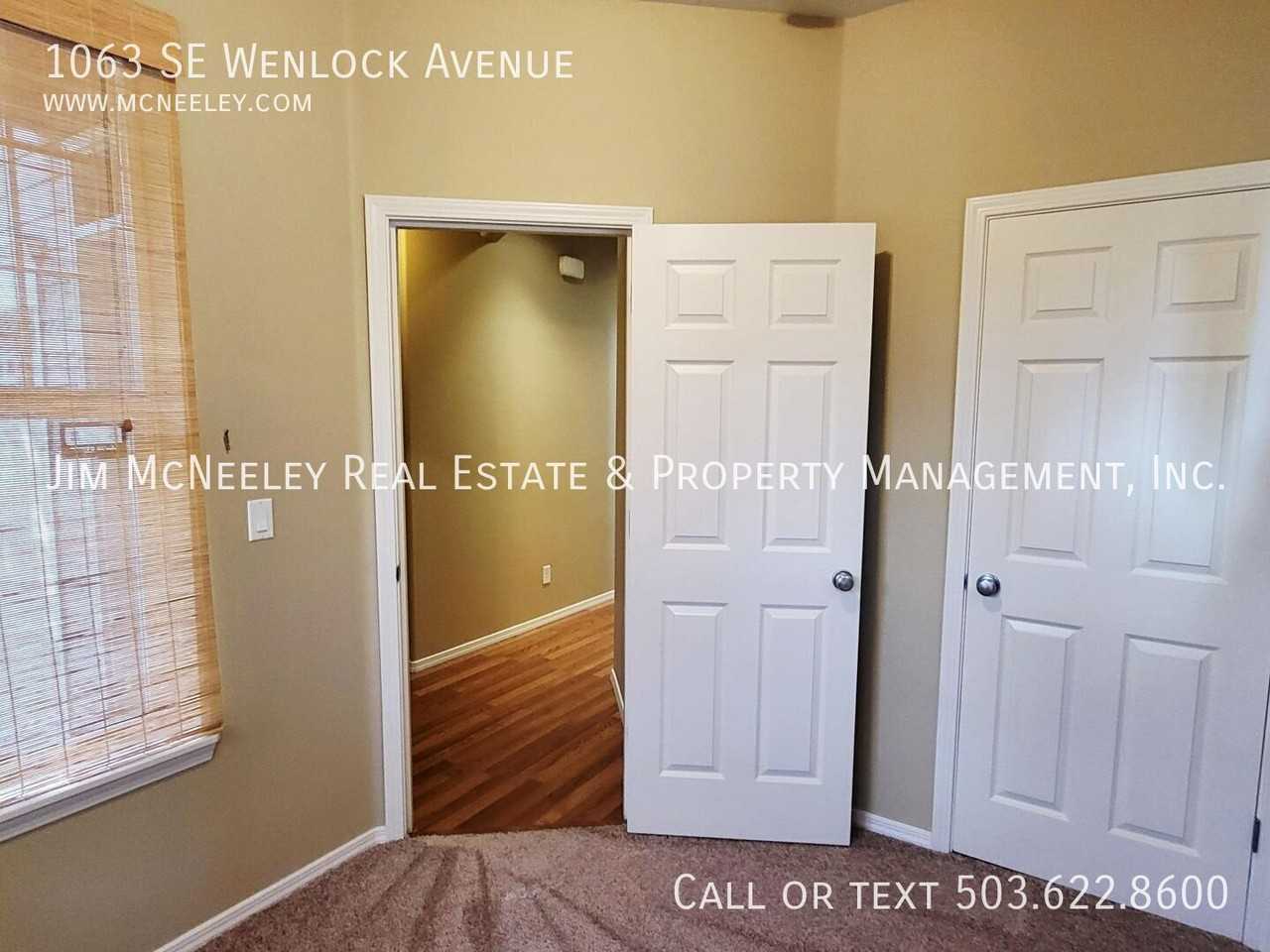 1063 Se Wenlock Ave - Photo 2 of 24