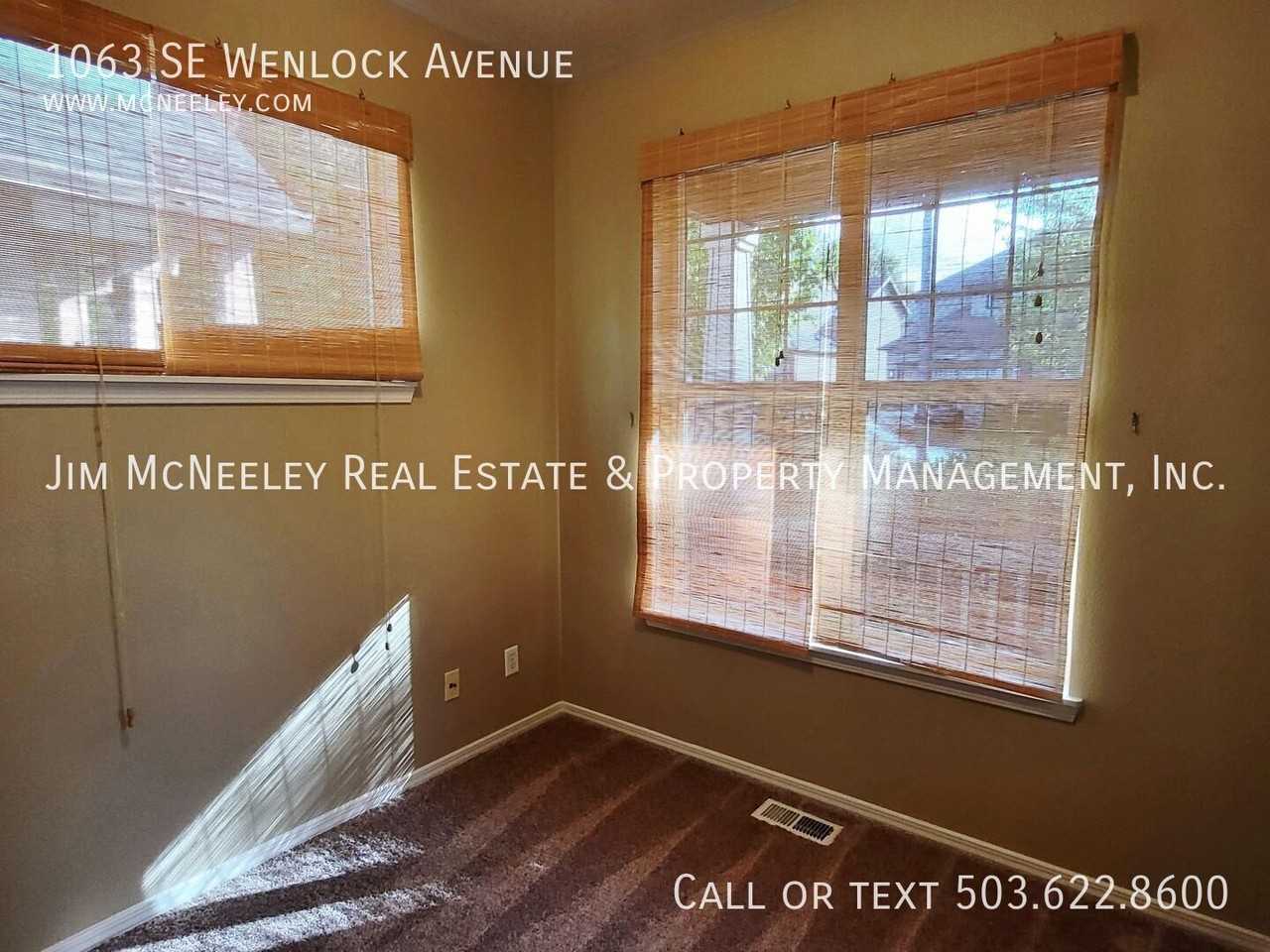 1063 Se Wenlock Ave - Photo 3 of 24