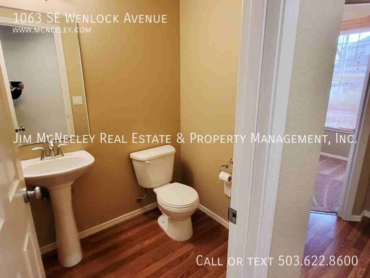 1063 Se Wenlock Ave - Photo 4 of 24