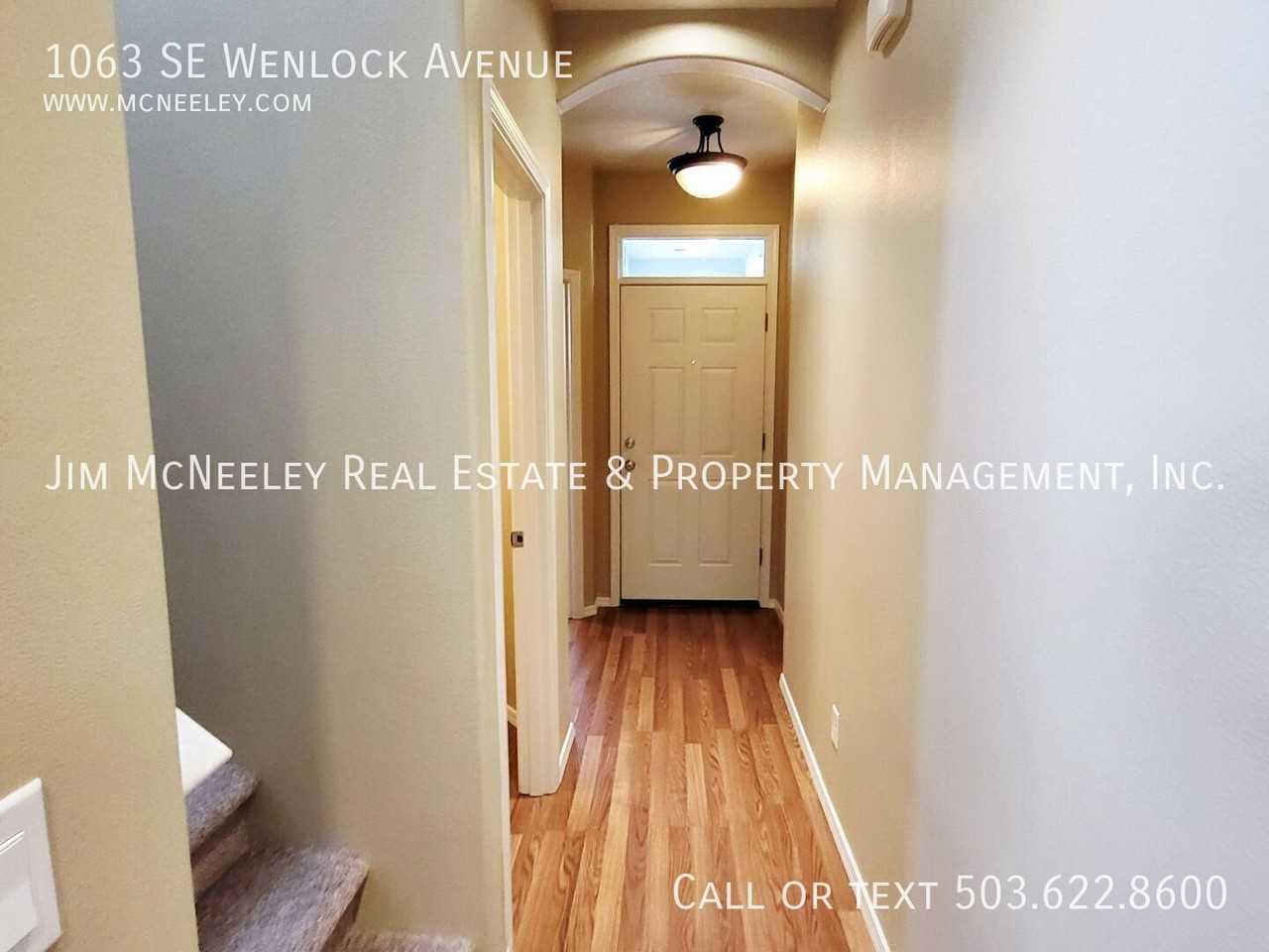 1063 Se Wenlock Ave - Photo 5 of 24