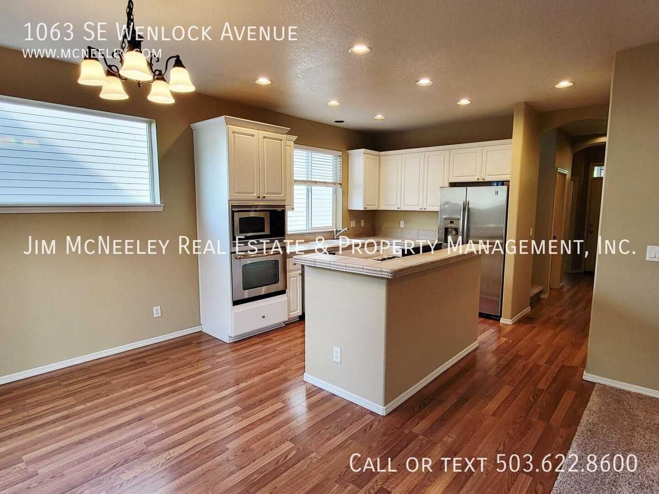 1063 Se Wenlock Ave - Photo 7 of 24