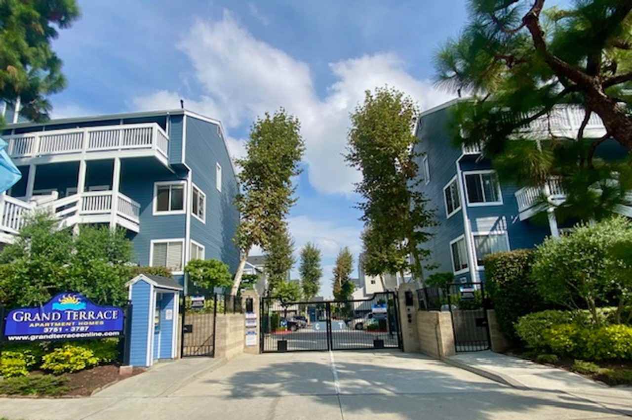 The Grand Terrace Apartments - Photo 2 of 8