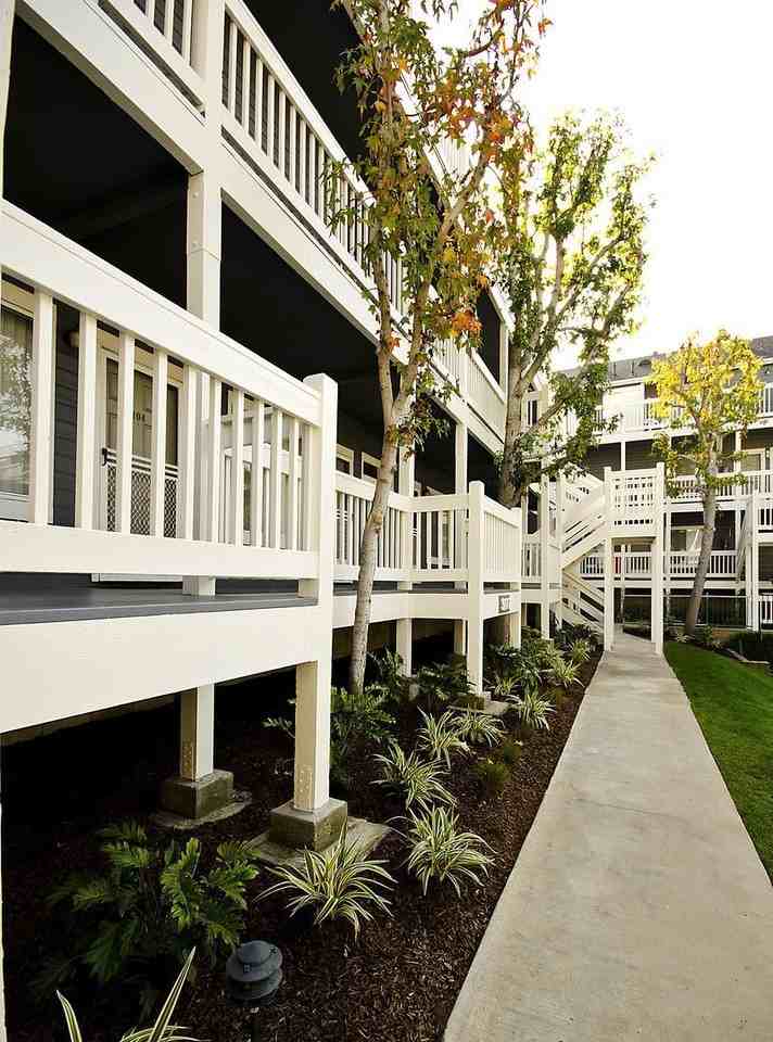 The Grand Terrace Apartments - Photo 3 of 8