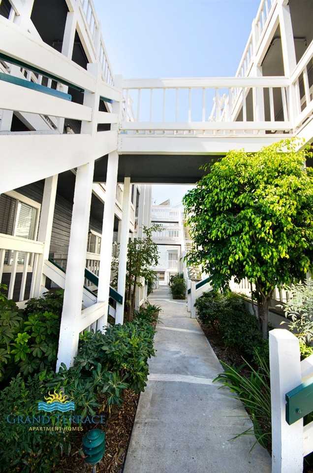 The Grand Terrace Apartments - Photo 4 of 8