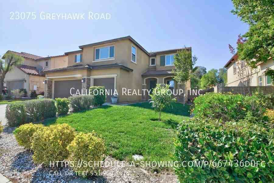 23075 Greyhawk Rd - Photo 2 of 40