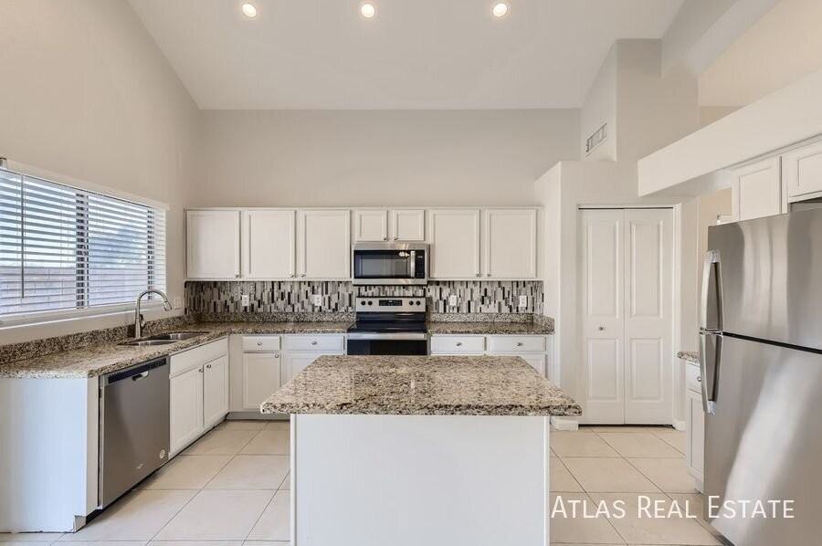 12670 W Flower St - Photo 4 of 17