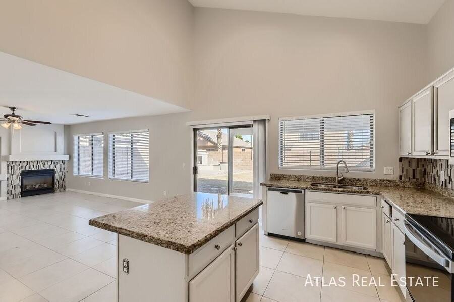 12670 W Flower St - Photo 5 of 17