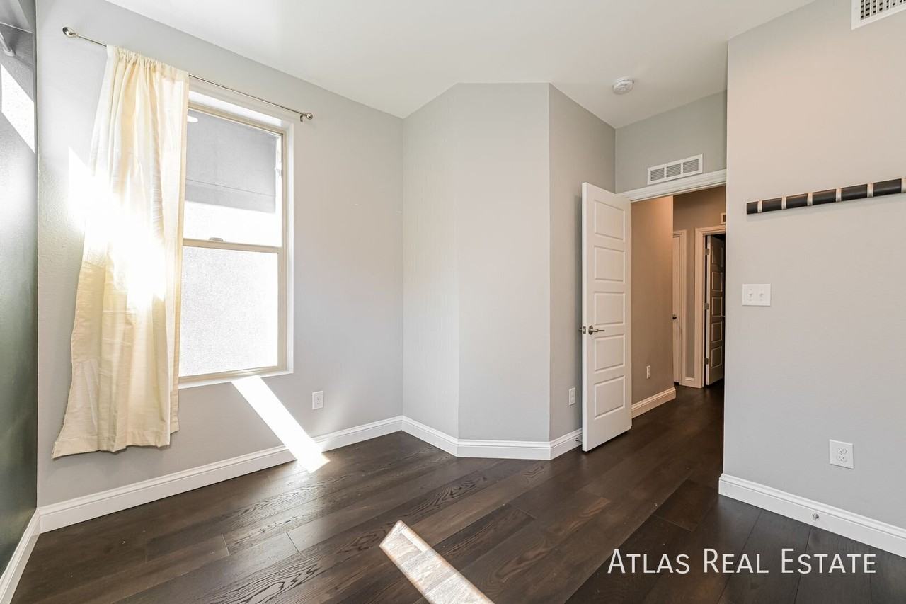 1756 N Williams St - Photo 6 of 18