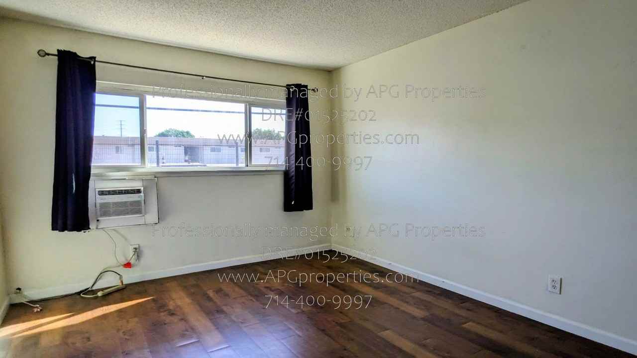 1850 W Greenleaf Ave #E - Photo 6 of 16