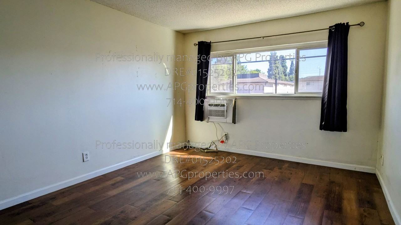 1850 W Greenleaf Ave #E - Photo 7 of 16
