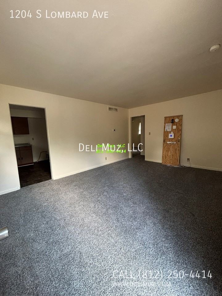 1204 S Lombard Ave - Photo 2 of 18