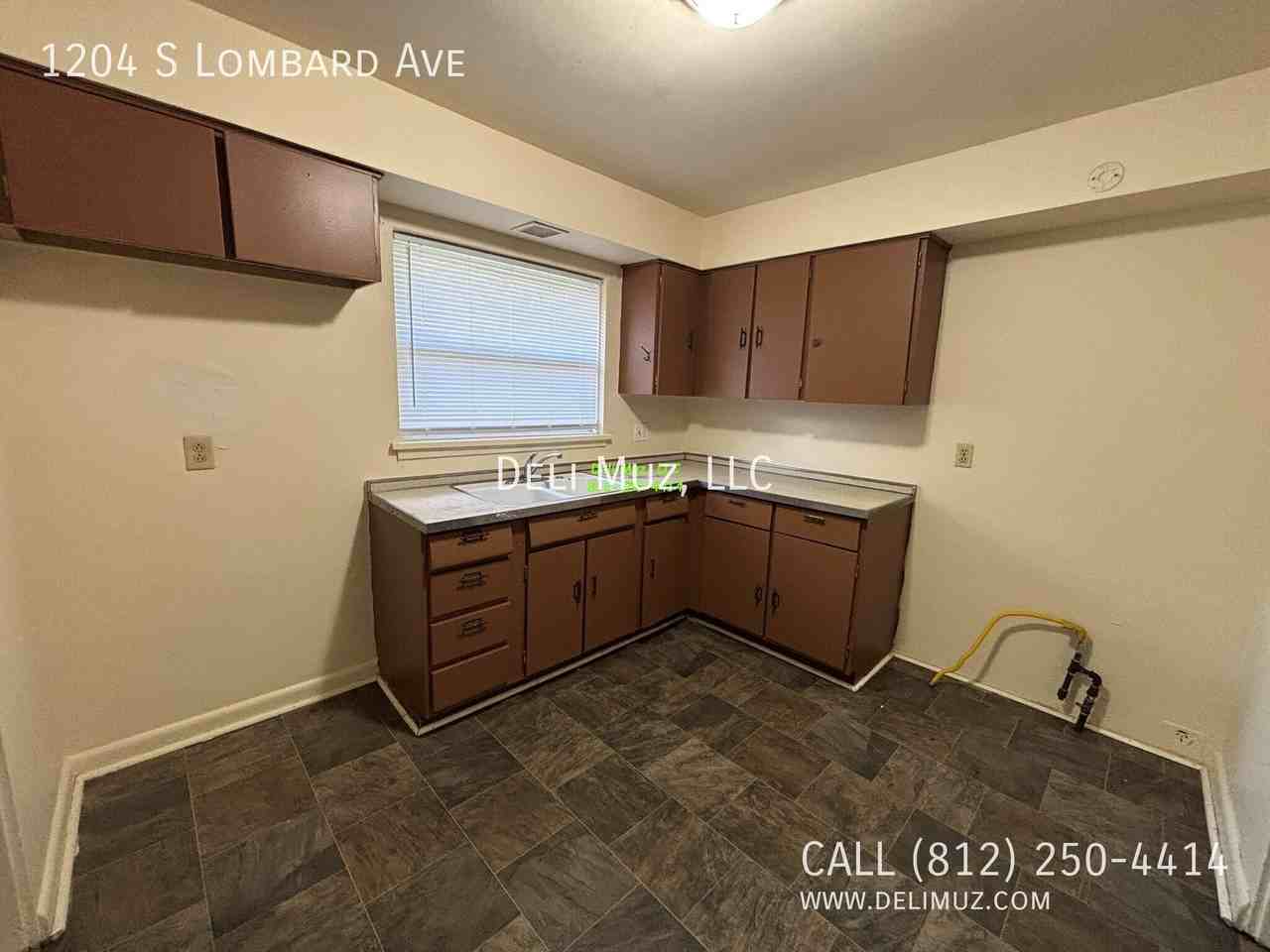 1204 S Lombard Ave - Photo 5 of 18