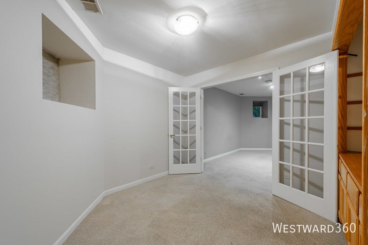 1017 W Dakin St #1 - Photo 3 of 31