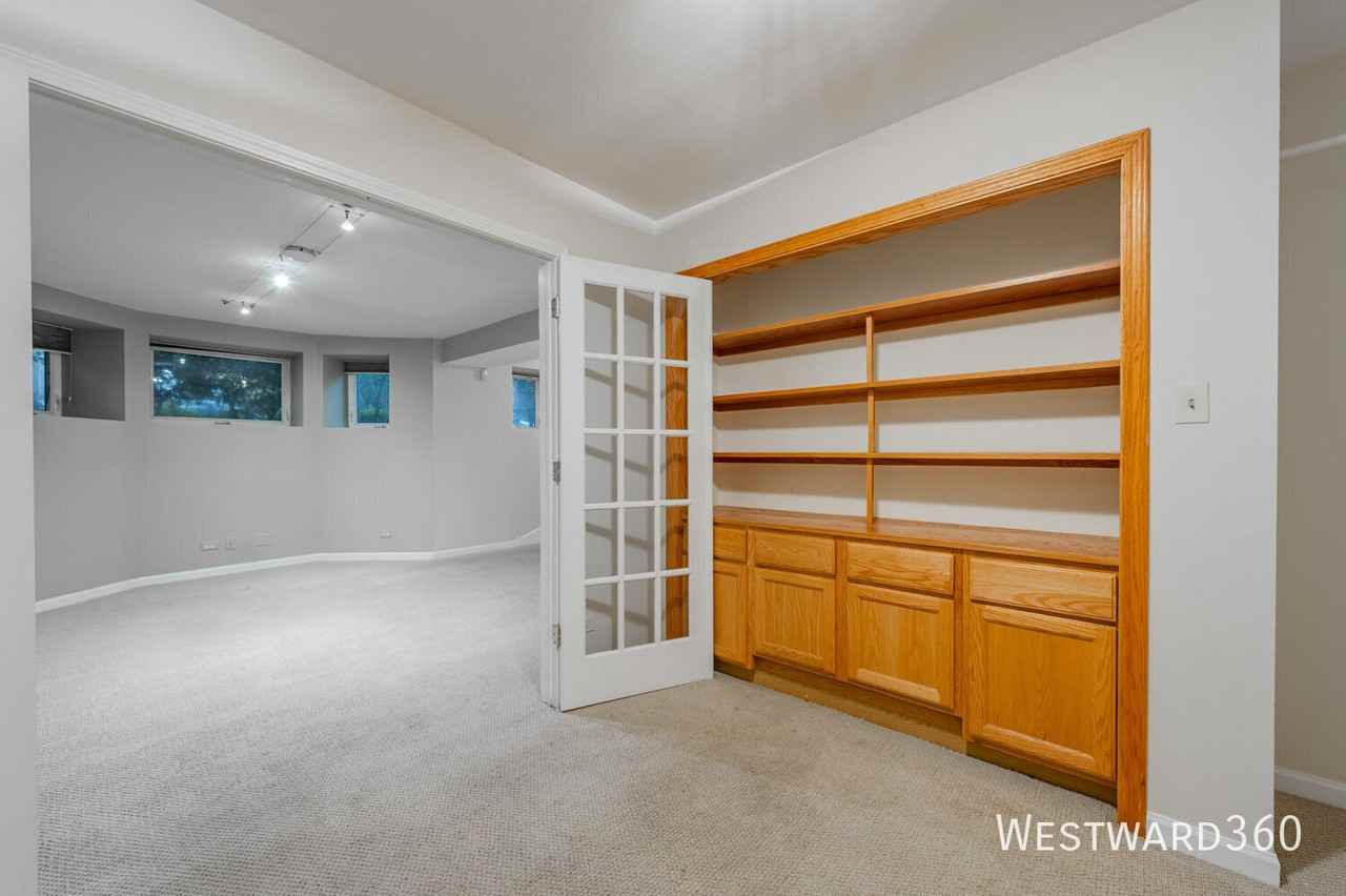 1017 W Dakin St #1 - Photo 4 of 31