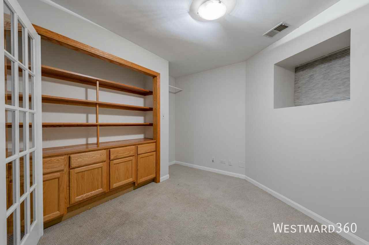 1017 W Dakin St #1 - Photo 5 of 31