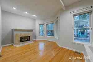 featured image of 1017 W Dakin St #1