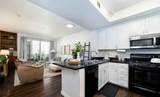 4060 Glencoe Avenue, Unit 203 - Photo 5 of 19