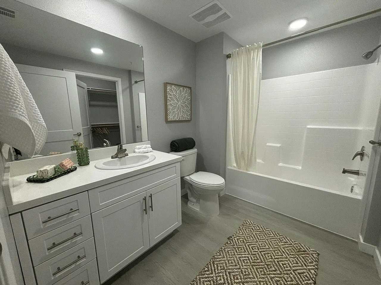 1901 North Buena Vista Street, Unit 218 - Photo 5 of 18