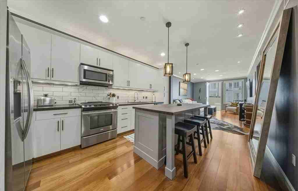 1901 Victoria Avenue, Unit 115 - Photo 4 of 19