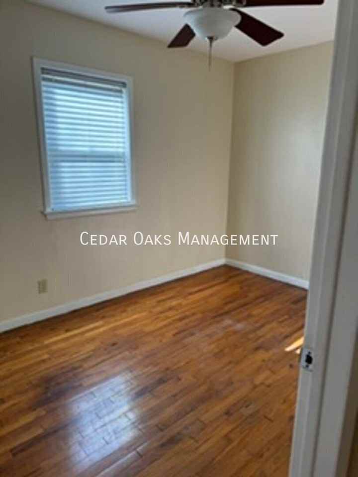 217 Perry Ln - Photo 6 of 18