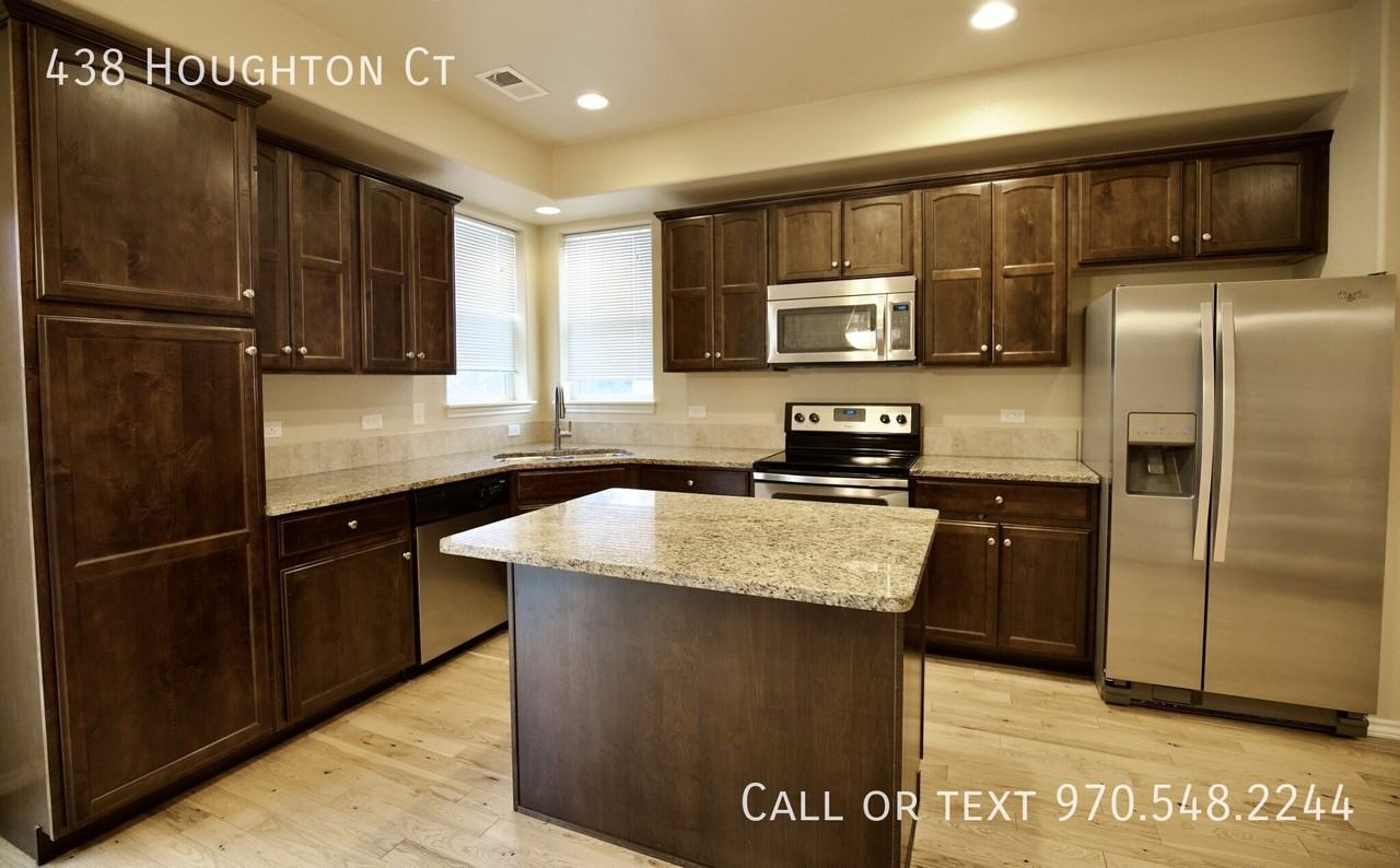 438 Houghton Ct - Photo 7 of 35