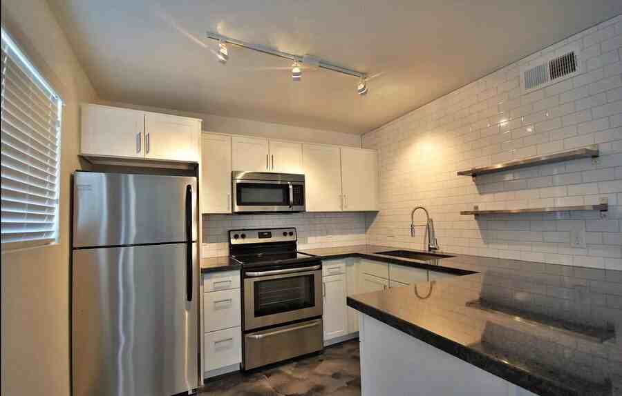 4231 N 27th St #9 - Photo 5 of 17