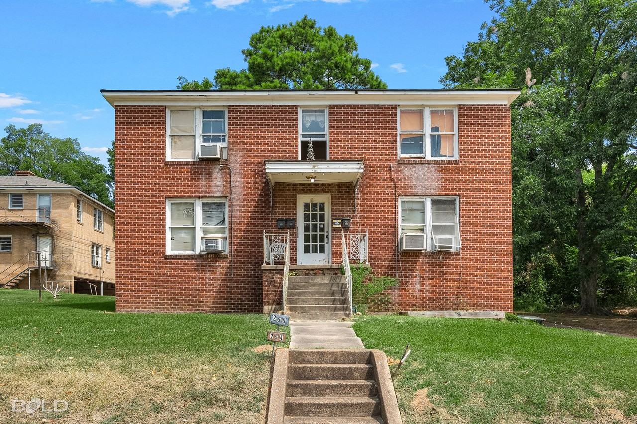 256 Wyandotte St - Photo 2 of 8