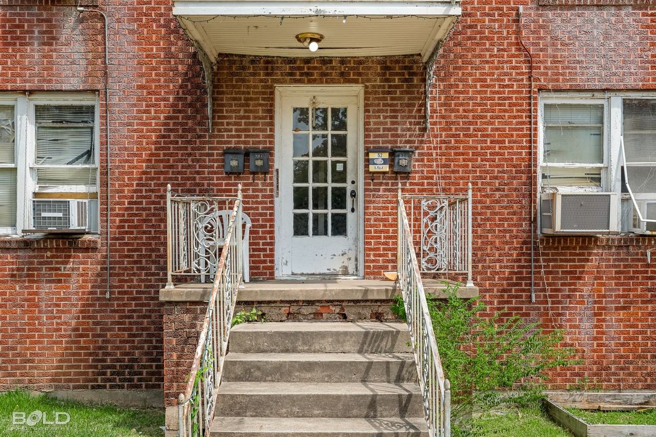 256 Wyandotte St - Photo 7 of 8