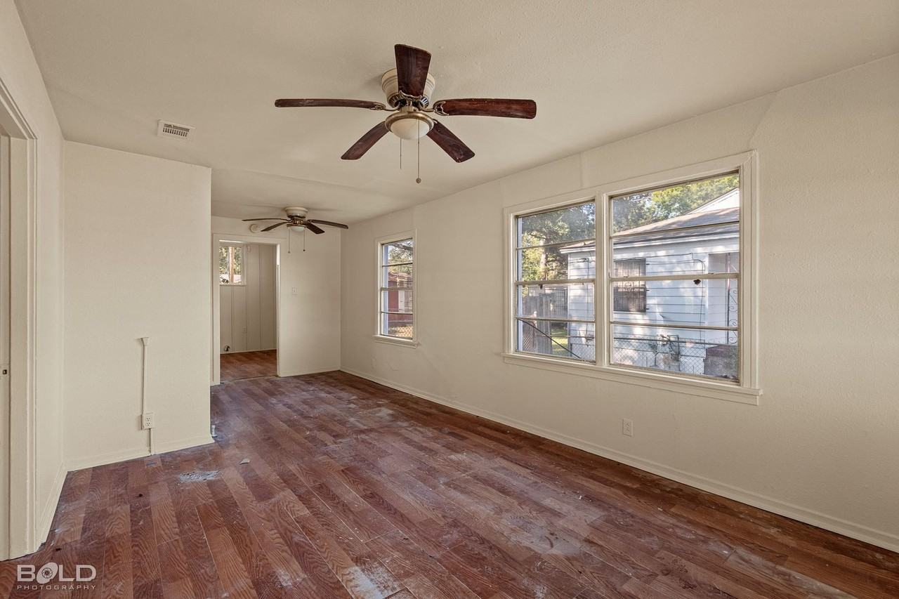 2617 Waggoner Ave - Photo 3 of 21