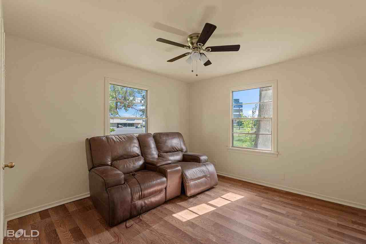 2617 Waggoner Ave - Photo 5 of 21