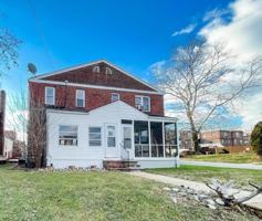 featured image of 520 W 38th St