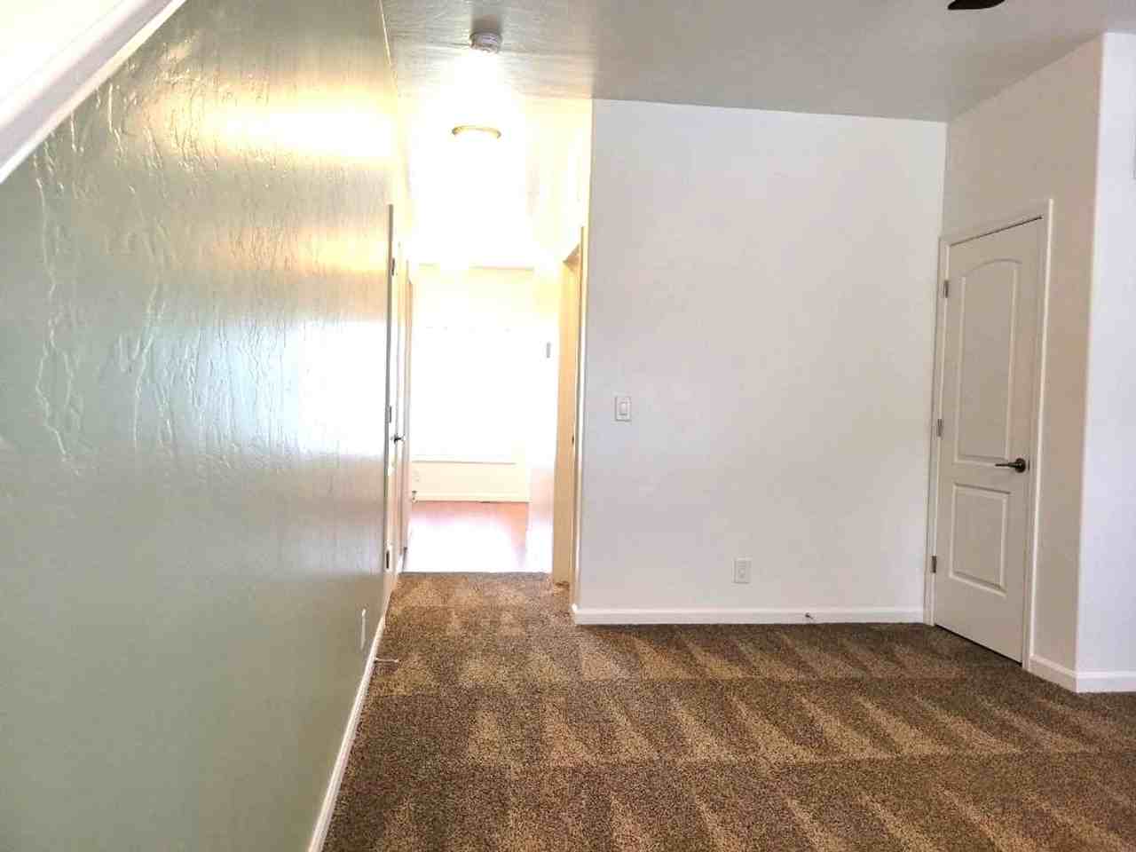 503 E Kiowa St #102 - Photo 3 of 16