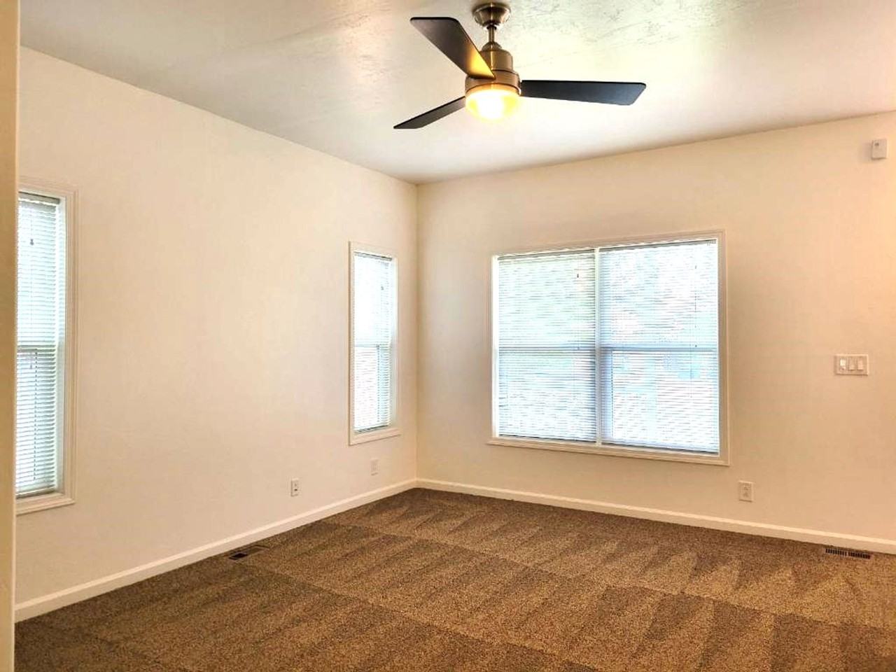 503 E Kiowa St #102 - Photo 4 of 16