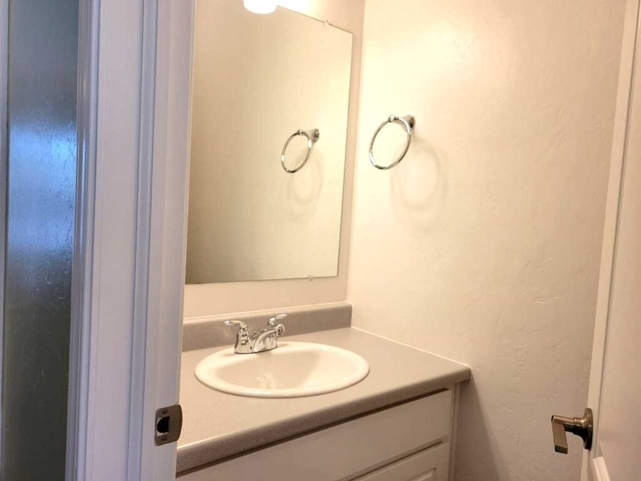 503 E Kiowa St #102 - Photo 6 of 16