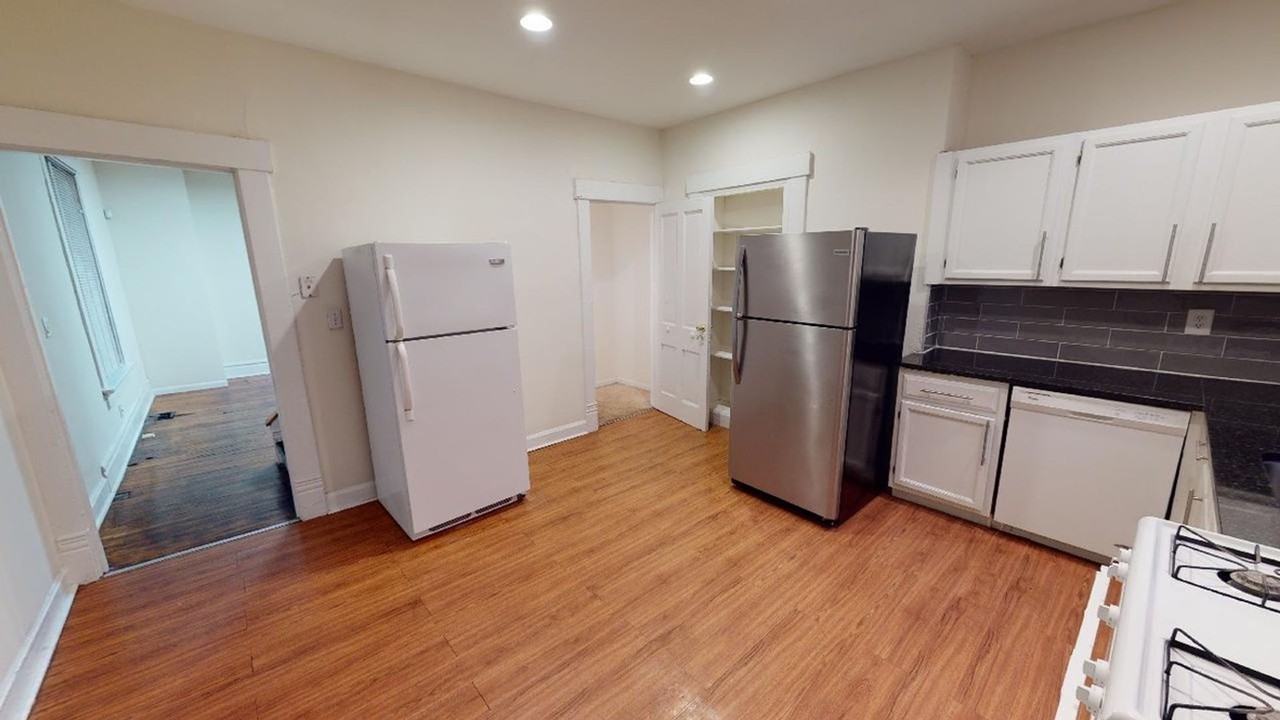52 W Blake Ave - Photo 2 of 20
