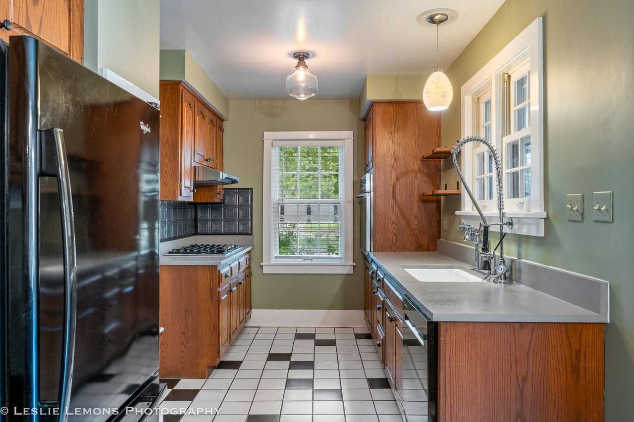 241 W Van Buren Ave - Photo 6 of 34