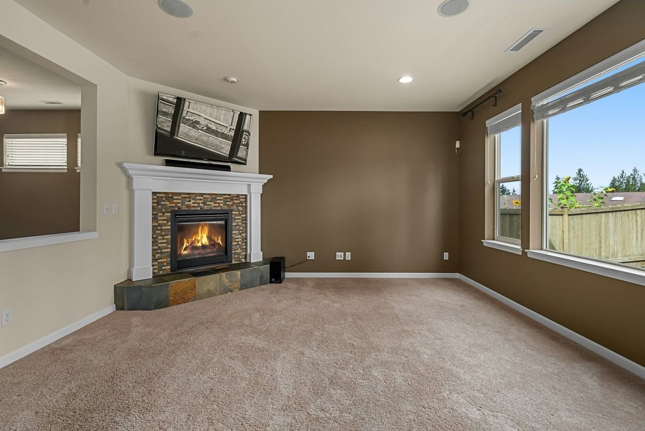 14225 3rd Avenue West - Photo 6 of 39