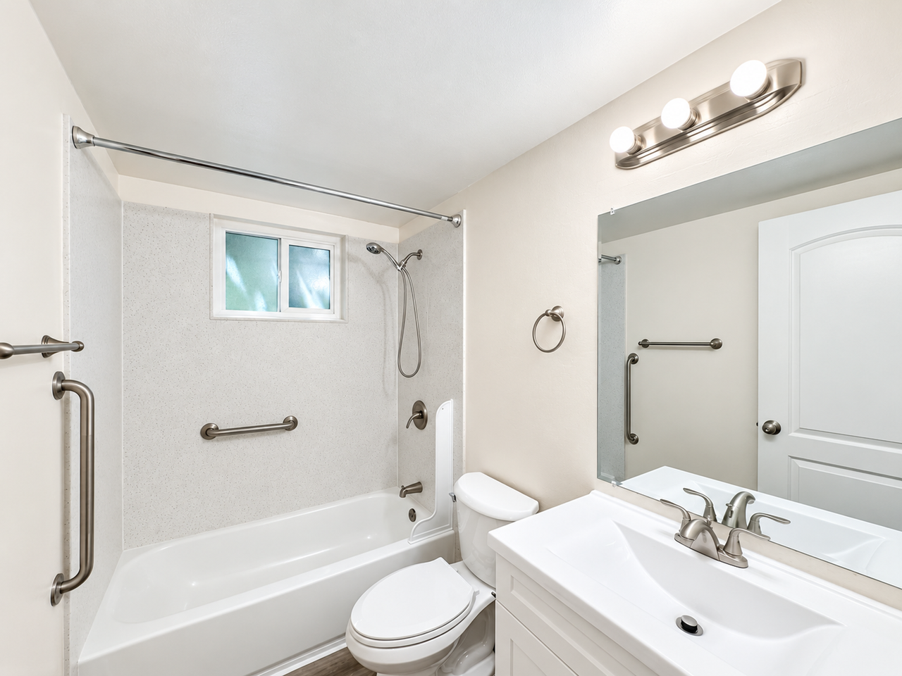 Brentwood Apartments - Photo 5 of 34