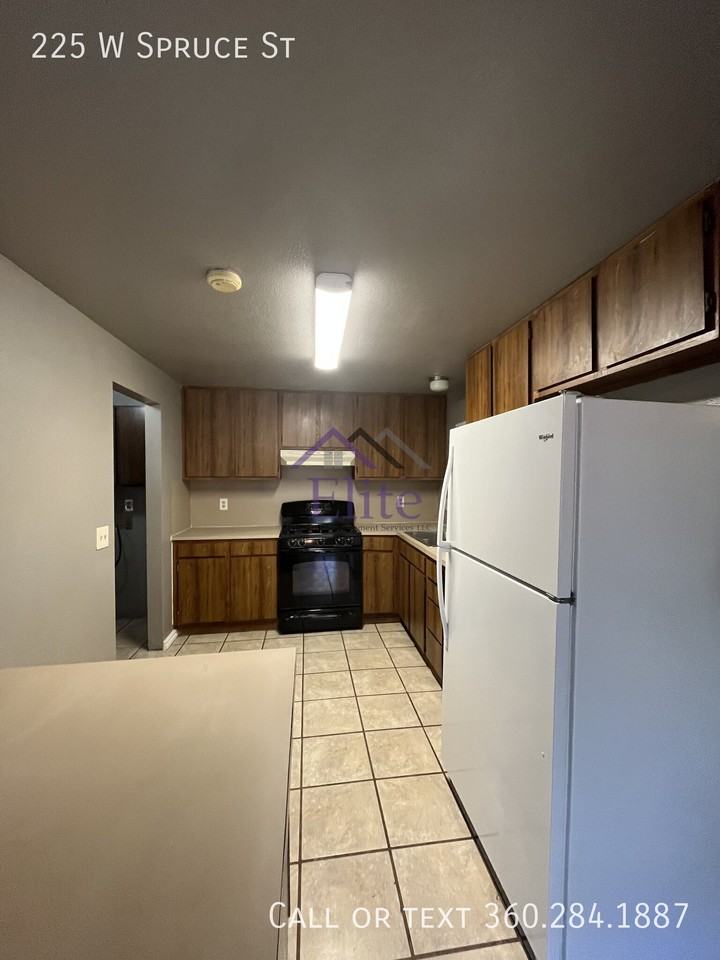 225 W Spruce St - Photo 4 of 14