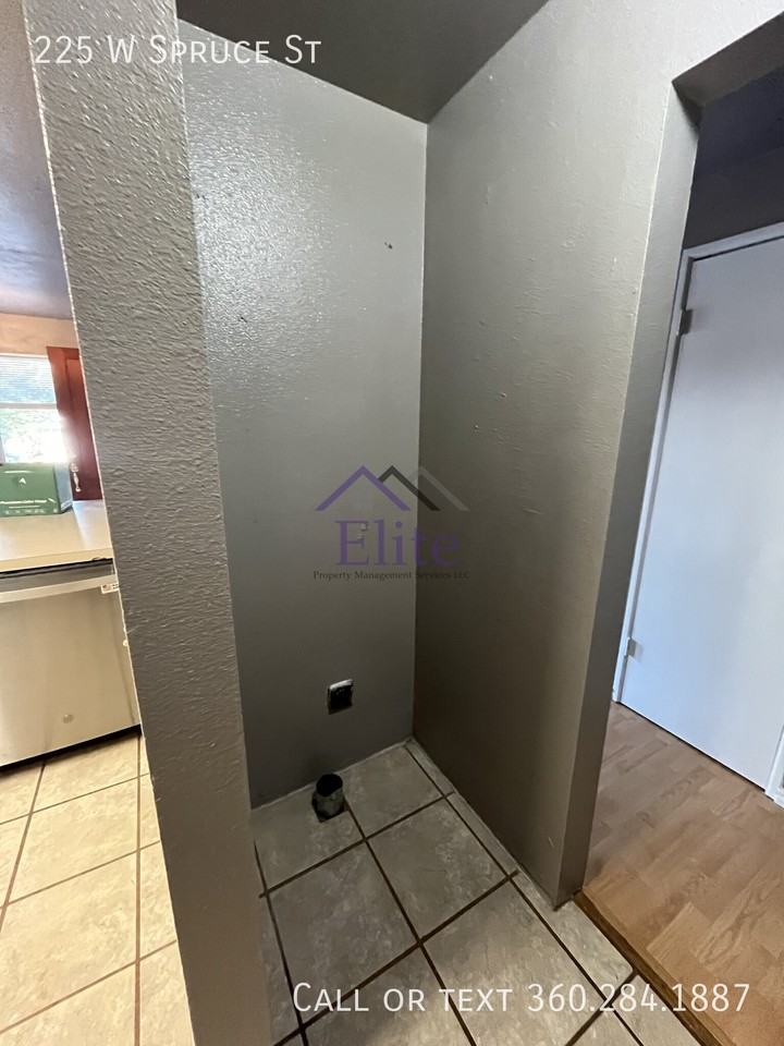 225 W Spruce St - Photo 7 of 14
