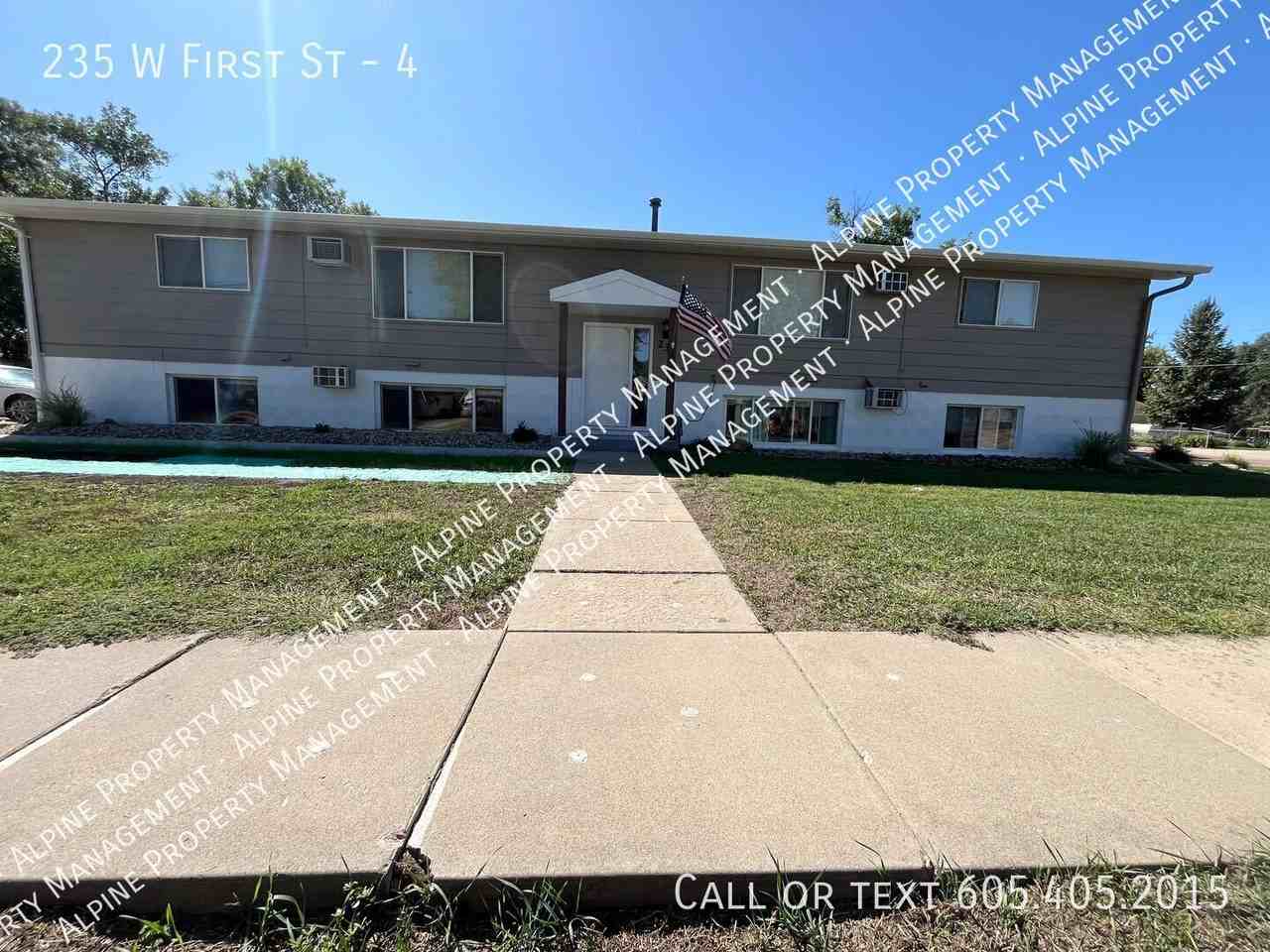 235 W 1st St #4 - Photo 2 of 18