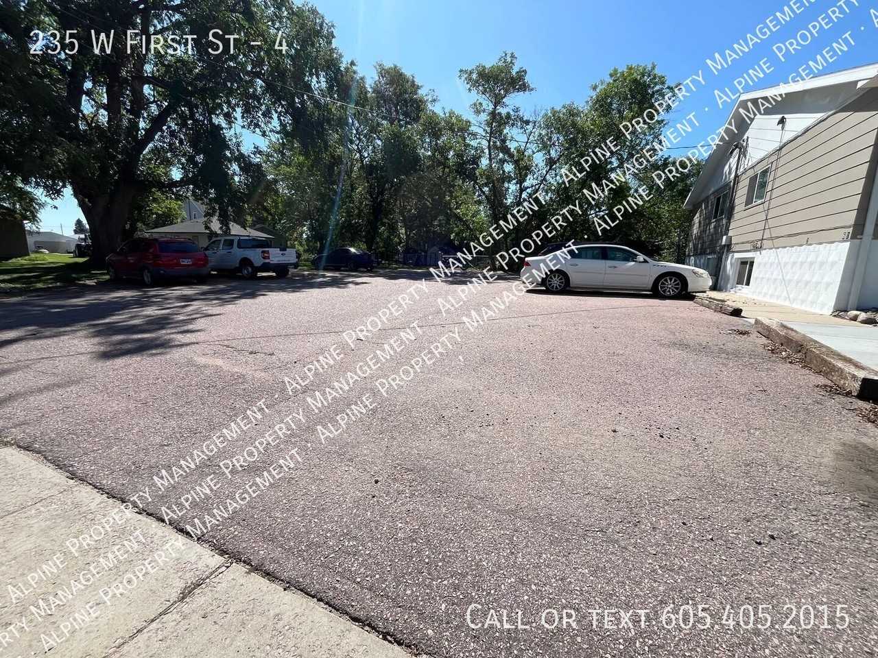 235 W 1st St #4 - Photo 3 of 18